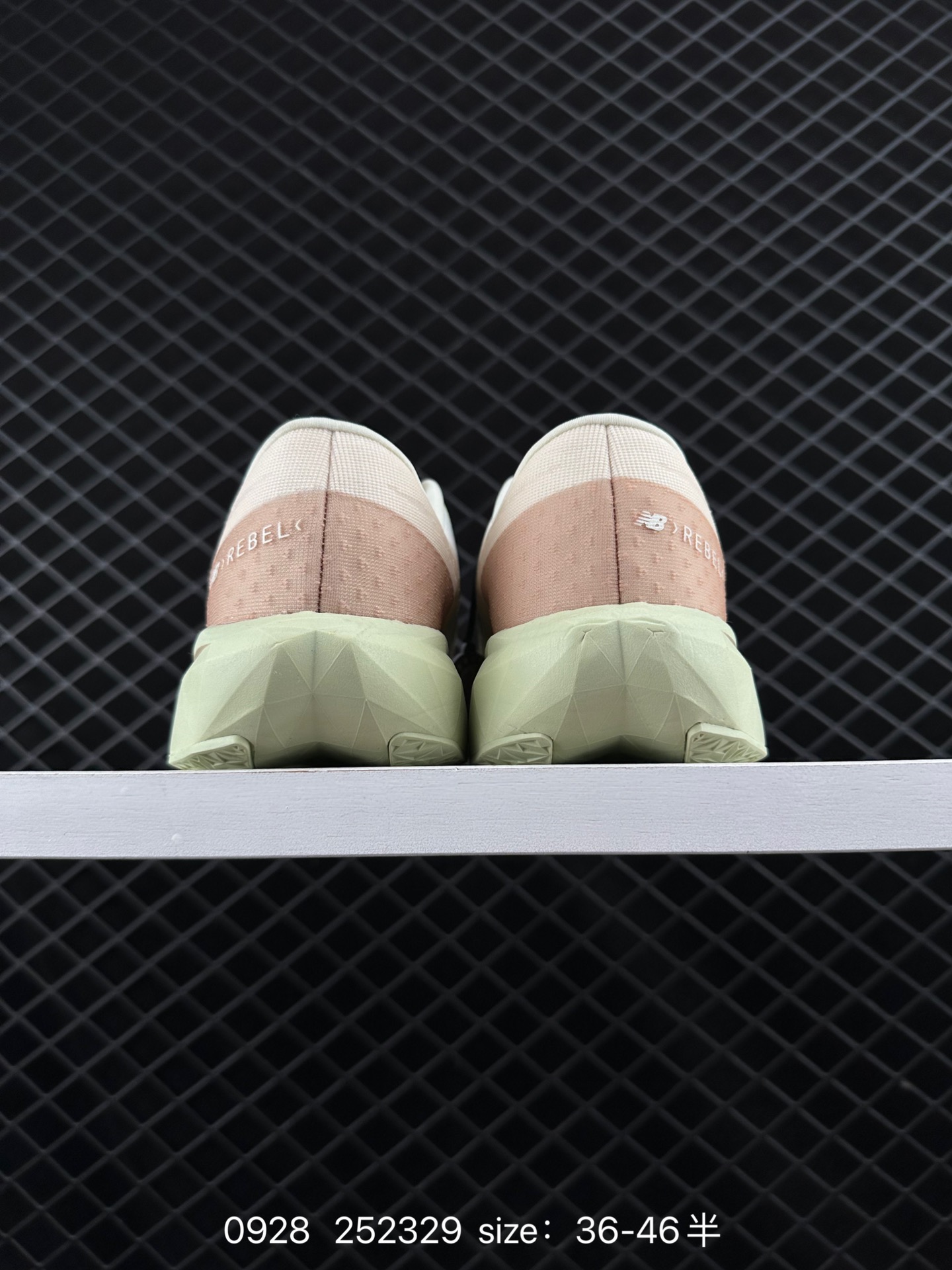 New Balance FuelCell SuperComp Trainer V2 NB